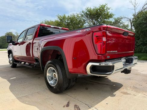 Used 2022 Chevrolet Silverado 3500 LT w/ Convenience Package AWD/4WD image 5