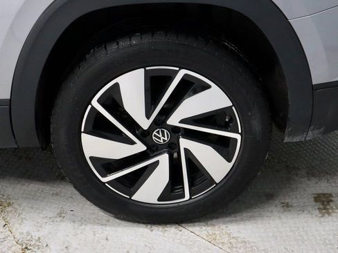 Used 2025 Volkswagen Atlas SE image 19