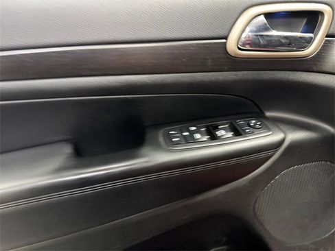 Used 2015 Jeep Grand Cherokee Altitude image 25