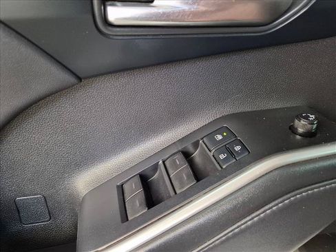 Used 2022 Toyota Highlander XLE FWD image 12