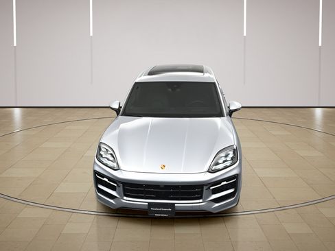 Certified 2025 Porsche Cayenne GTS AWD/4WD image 40