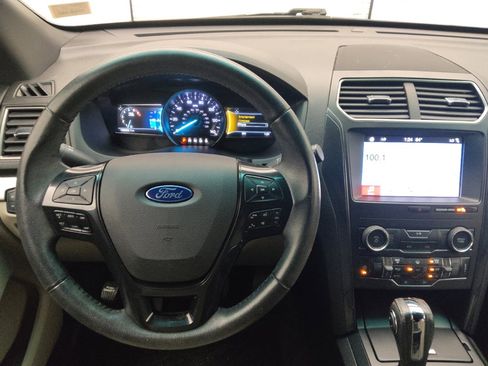 Used 2018 Ford Explorer XLT w/ Equipment Group 201A FWD image 22