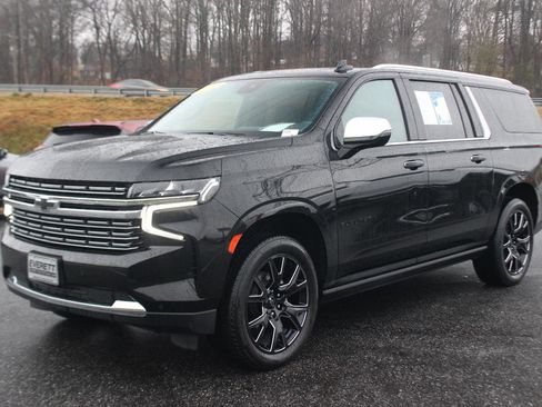 Used 2024 Chevrolet Suburban Premier w/ Max Trailering Package image 3