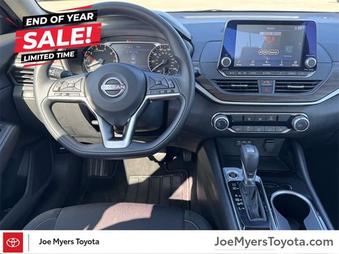 Used 2024 Nissan Altima 2.5 SV image 10