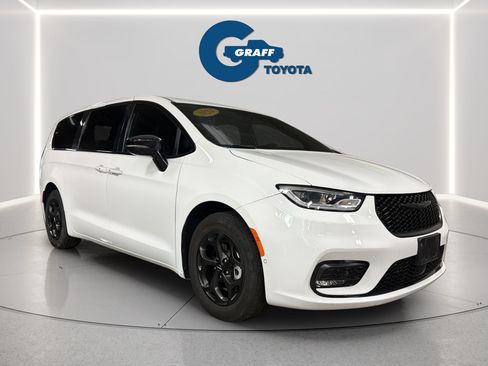 Used 2024 Chrysler Pacifica Limited FWD image 4