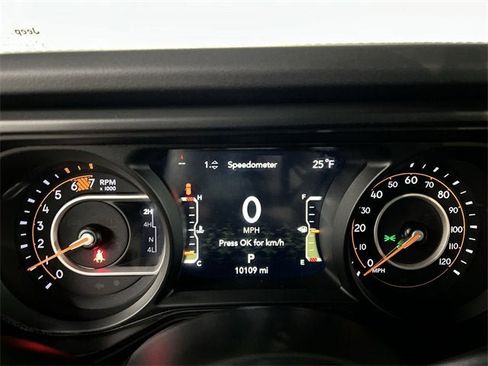 Used 2024 Jeep Wrangler Unlimited Rubicon w/ Technology Group image 12