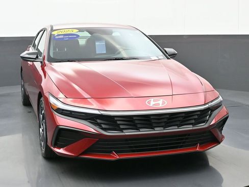 Certified 2025 Hyundai Elantra Sport image 9