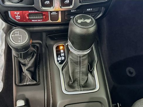 Certified 2025 Jeep Wrangler Sport AWD/4WD image 26
