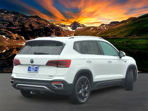 Used 2022 Volkswagen Taos SE w/ Panoramic Sunroof Package image 6