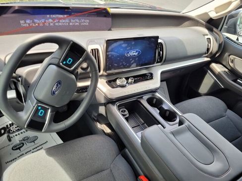 New 2025 Ford Expedition Active image 10