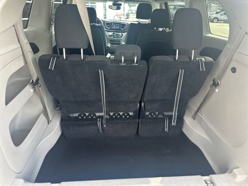 Used 2023 Chrysler Voyager LX image 25