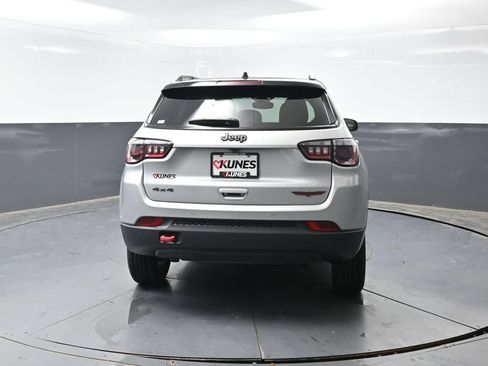 Used 2025 Jeep Compass Trailhawk AWD/4WD image 13