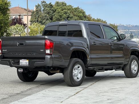 Used 2022 Toyota Tacoma SR image 4
