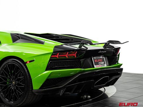Used 2018 Lamborghini Aventador S AWD/4WD image 18