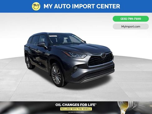 Used 2025 Toyota Highlander Platinum AWD/4WD image 1