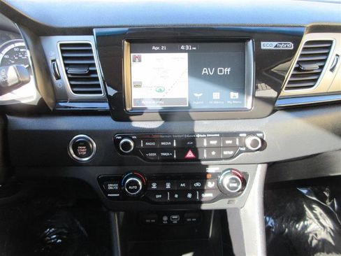 Used 2019 Kia Niro S Touring image 19