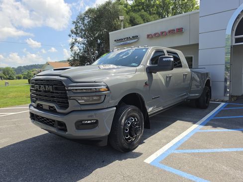Used 2026 RAM 3500 Laramie AWD/4WD image 8