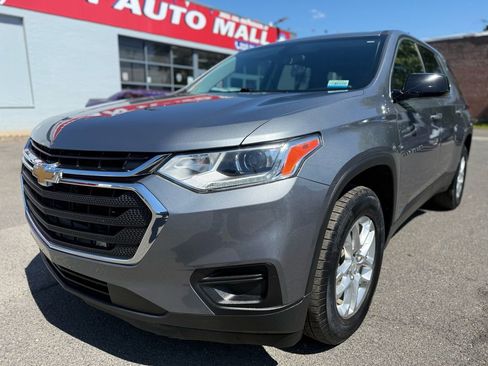 Used 2018 Chevrolet Traverse LS FWD image 1