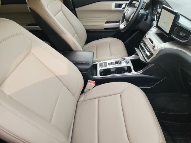 Used 2020 Ford Explorer XLT w/ Equipment Group 202A RWD image 14