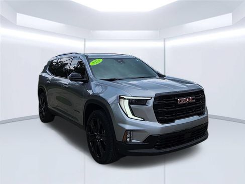 Used 2025 GMC Acadia Elevation w/ Elevation Premium Package FWD image 2
