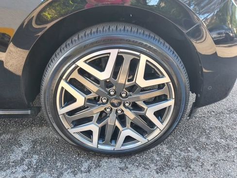 Used 2025 Ford Expedition Platinum w/ Platinum Ultimate Package AWD/4WD image 14