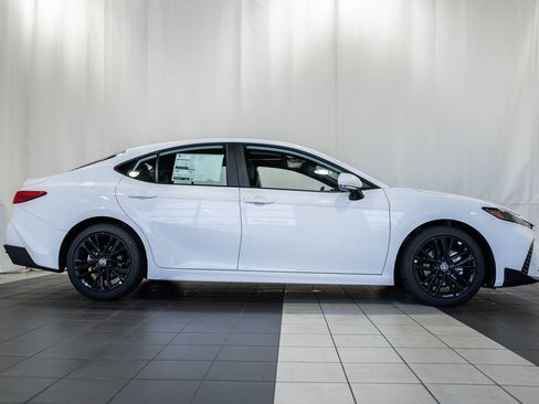 New 2026 Toyota Camry SE image 3