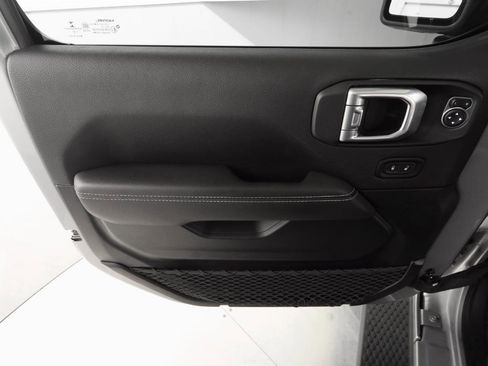 Used 2021 Jeep Wrangler Unlimited Sahara w/ Uconnect 4C Nav & Sound Group image 11