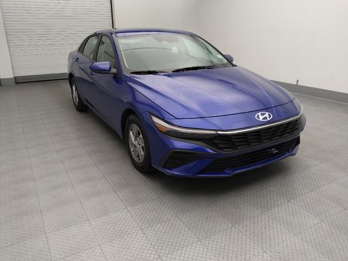Used 2024 Hyundai Elantra SE FWD image 14
