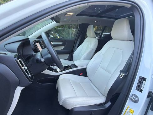 Used 2024 Volvo XC40 B5 Plus w/ Protection Package Premier AWD/4WD image 26
