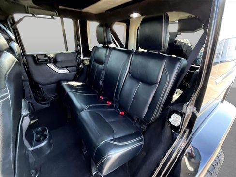 Used 2016 Jeep Wrangler Unlimited Rubicon AWD/4WD image 25