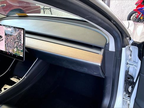Used 2019 Tesla Model 3 Standard Range RWD image 18