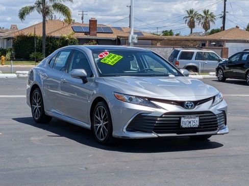 Used 2021 Toyota Camry XLE FWD image 3
