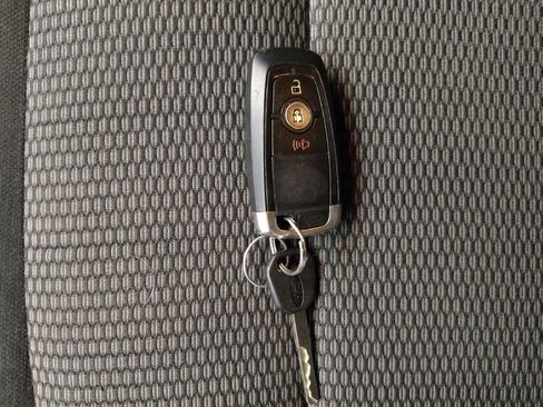 Used 2018 Ford Explorer XLT image 32