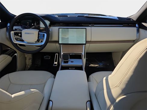 New 2026 Land Rover Range Rover SE image 9