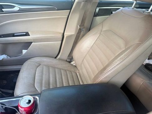 Used 2017 Ford Fusion SE w/ Fusion SE Technology Package FWD image 9