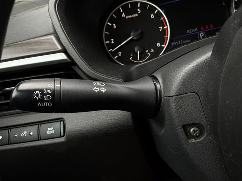 Used 2025 Nissan Altima 2.5 SV FWD image 32