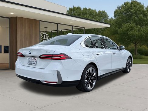 Used 2025 BMW 530i image 8