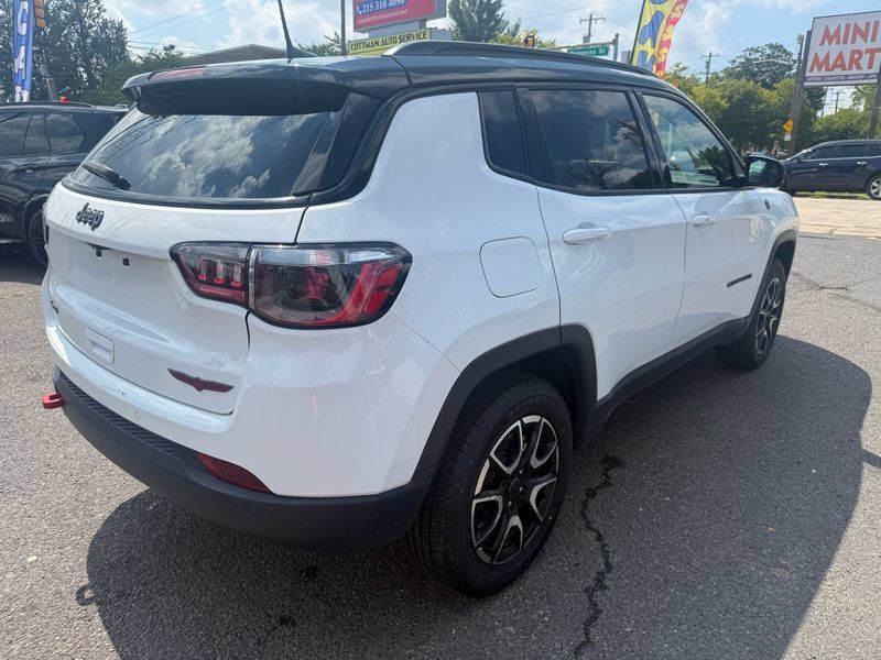 Used 2025 Jeep Compass Trailhawk AWD/4WD image 5