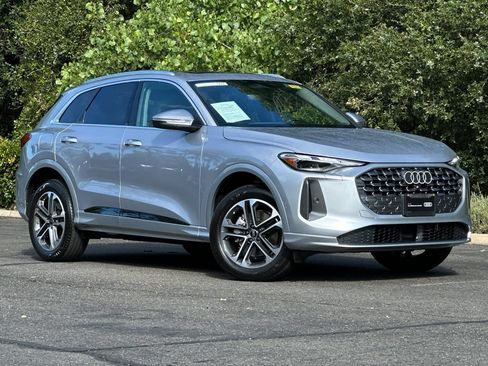 Certified 2025 Audi Q5 Premium w/ Convenience Package AWD/4WD image 2