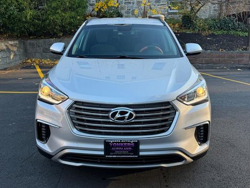 Used 2017 Hyundai Santa Fe SE image 2