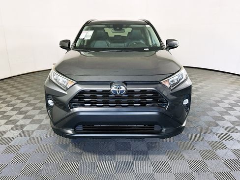 Used 2019 Toyota RAV4 XLE w/ Convenience Package FWD image 8