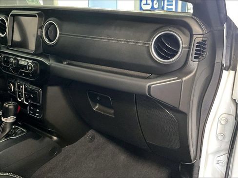 Used 2023 Jeep Wrangler Unlimited Sahara AWD/4WD image 13