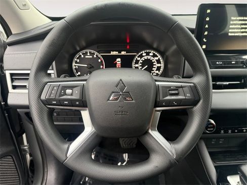 New 2026 Mitsubishi Outlander ES image 15