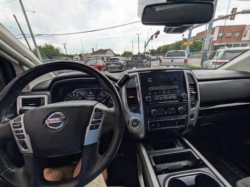 Used 2021 Nissan Titan SV w/ SV Convenience Package RWD image 21