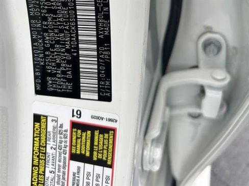 Used 2025 Toyota Camry LE image 30