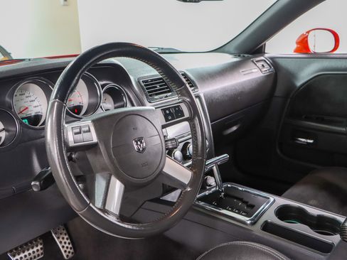 Used 2010 Dodge Challenger SRT8 image 21