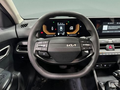 Used 2025 Kia K4 LXS image 11