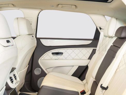 Used 2022 Bentley Bentayga AWD/4WD image 55