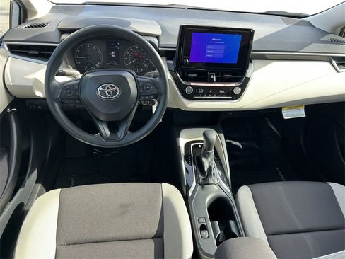 Used 2025 Toyota Corolla LE image 16