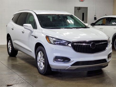 Used 2020 Buick Enclave Essence image 3